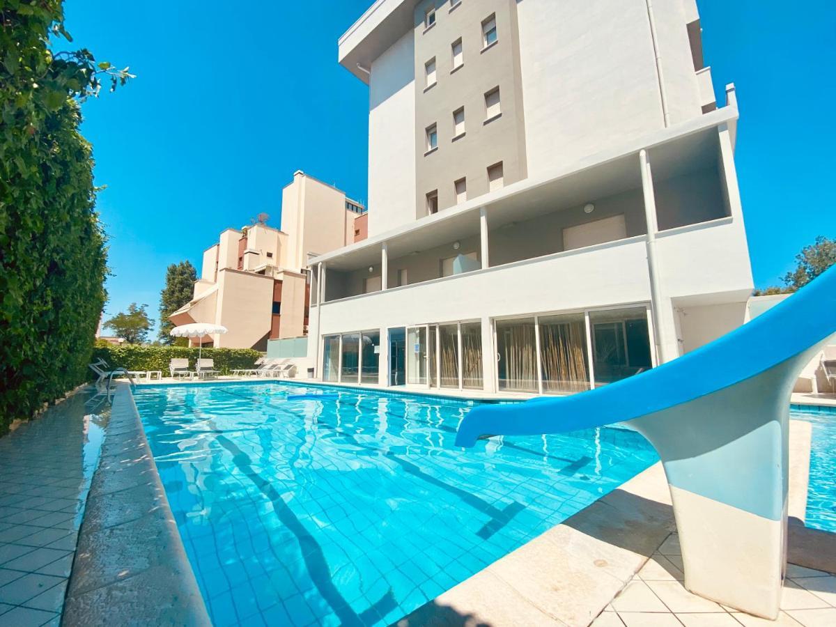 Noha Suite Hotel Riccione Exterior foto