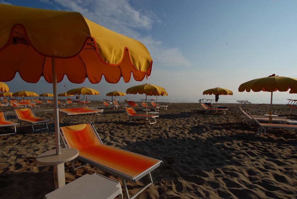 Noha Suite Hotel Riccione Exterior foto